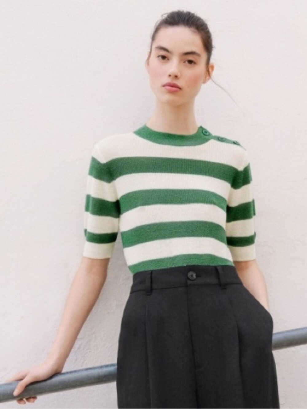 Comptoir Des Cotonniers Women's Green and Cream Striped Linen Knit Sweater - XXS